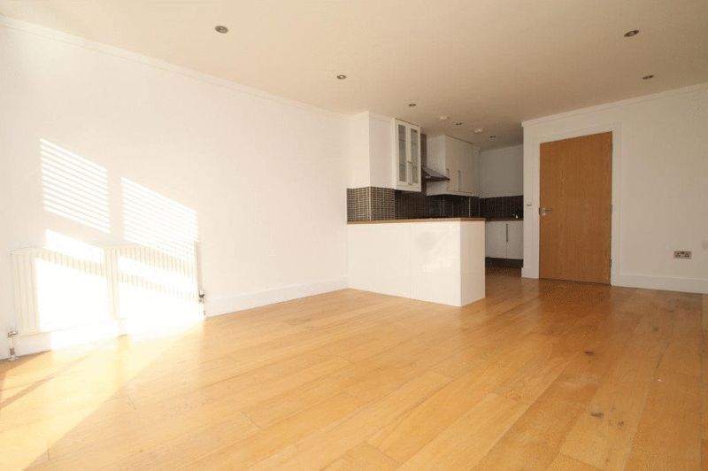 Property photo 1 of 7 Photo 6