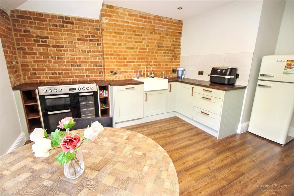 Property photo 3 of 15 Kitchen Diner