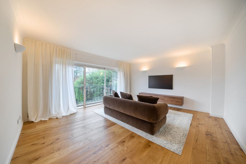 Property photo 2 of 22 1383467-10-692969...