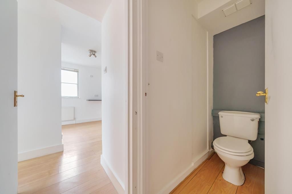 Property photo 3 of 10 Bathroom