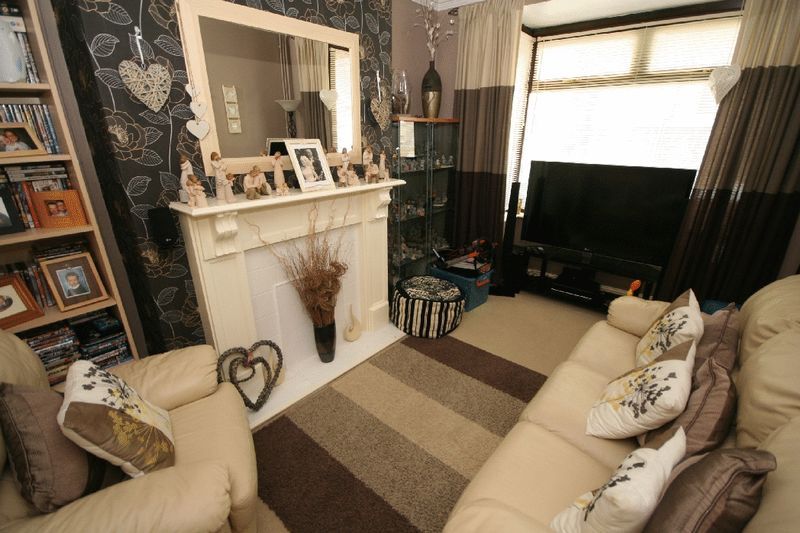 Property photo 2 of 9 Lounge