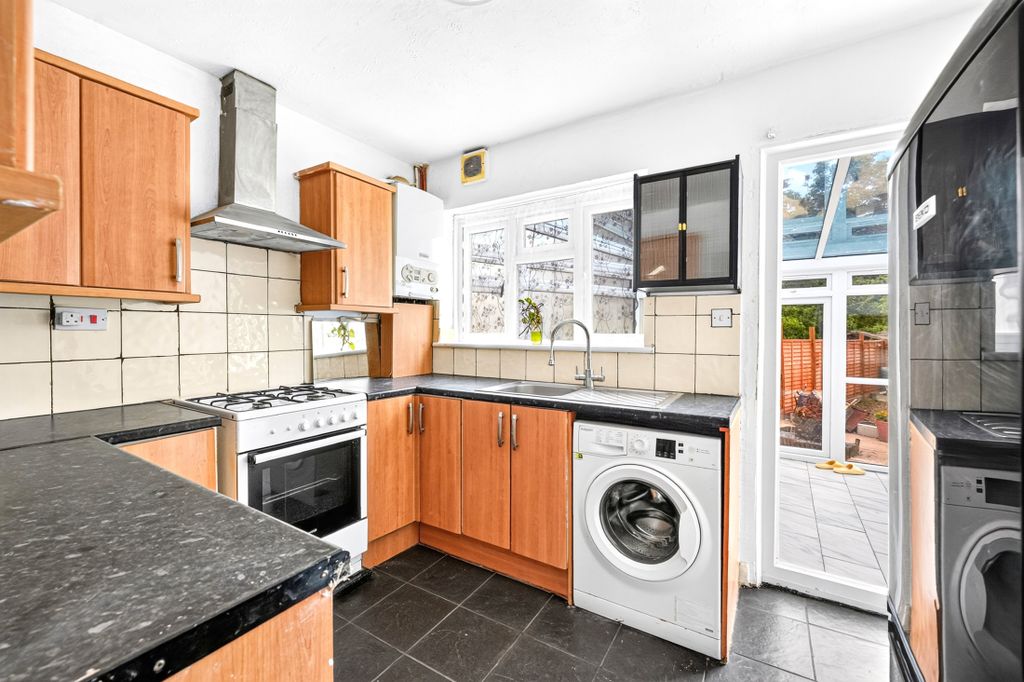 Property photo 2 of 18