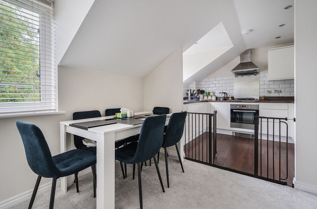 Property photo 2 of 11 1348644-22-68B6Db...