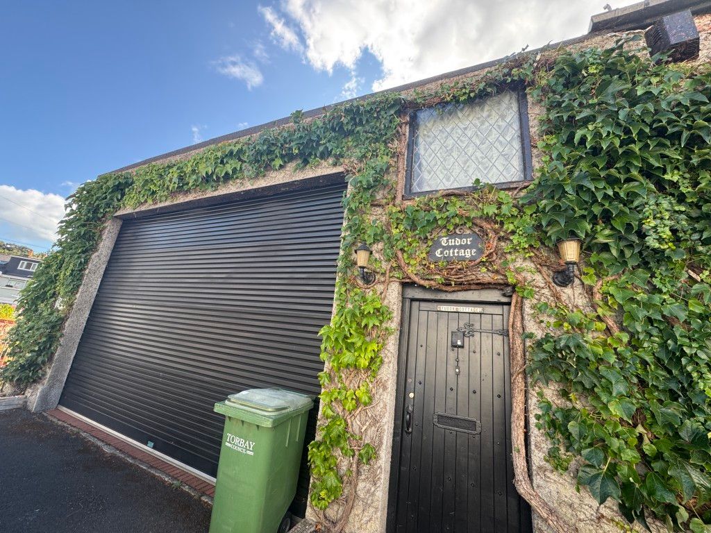 Property photo 2 of 13 Entrance