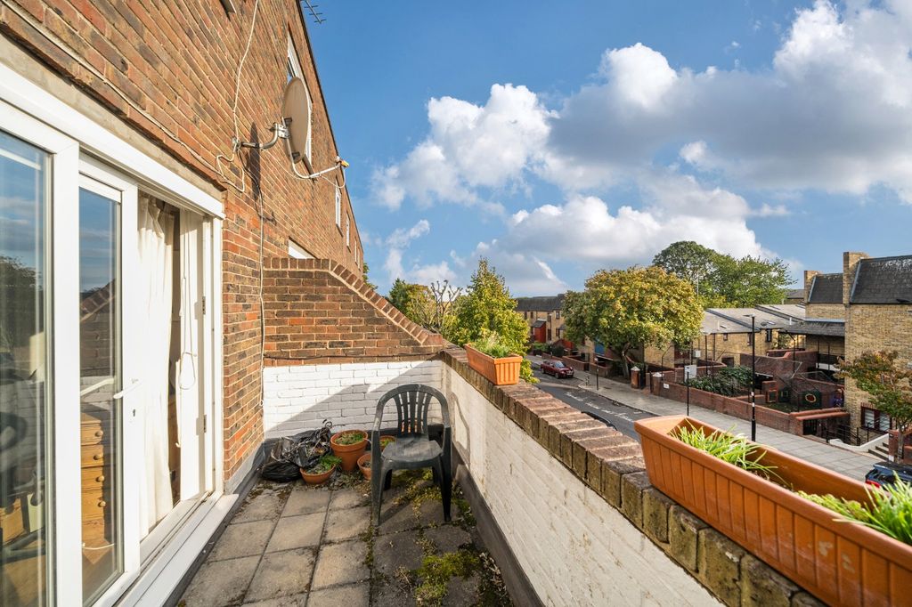 Property photo 2 of 25 Picture No. 12