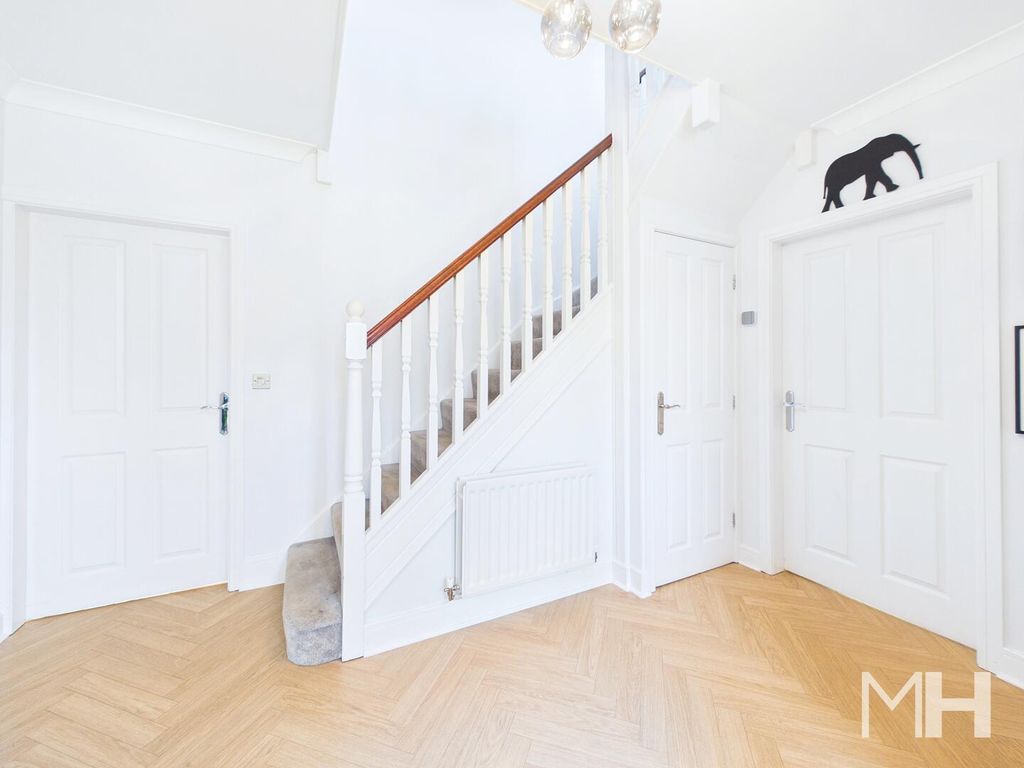 Property photo 3 of 25 Hallway