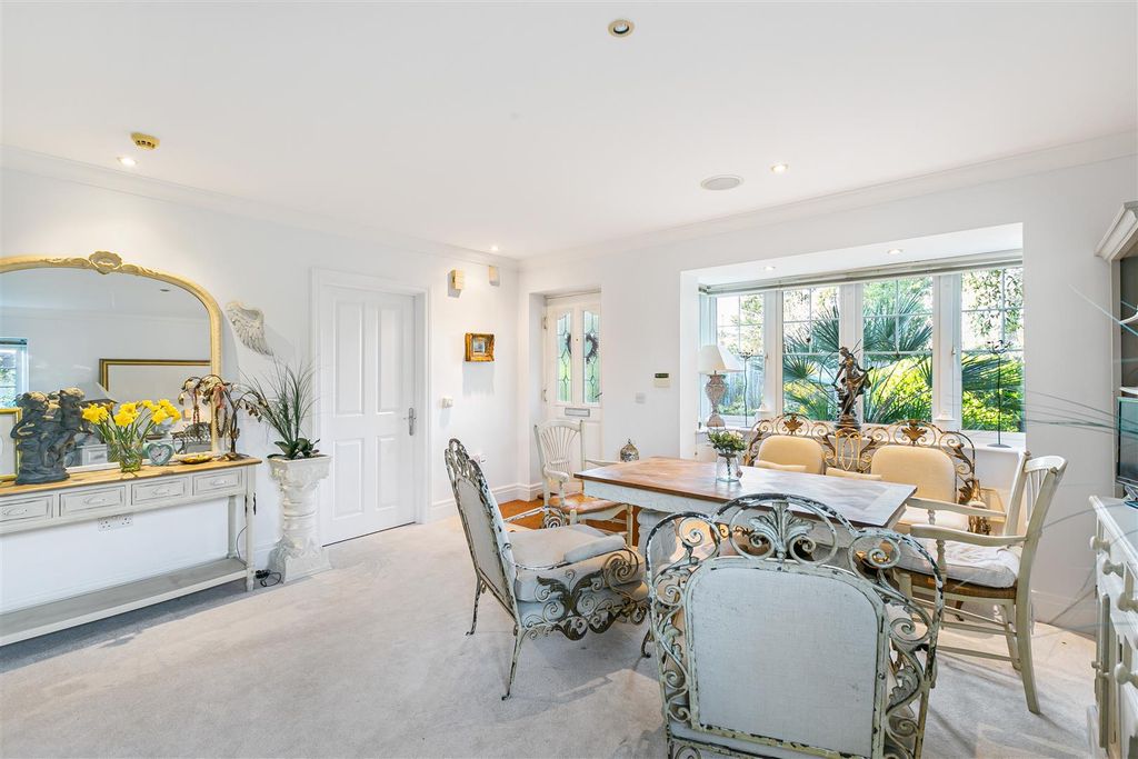 Property photo 2 of 36