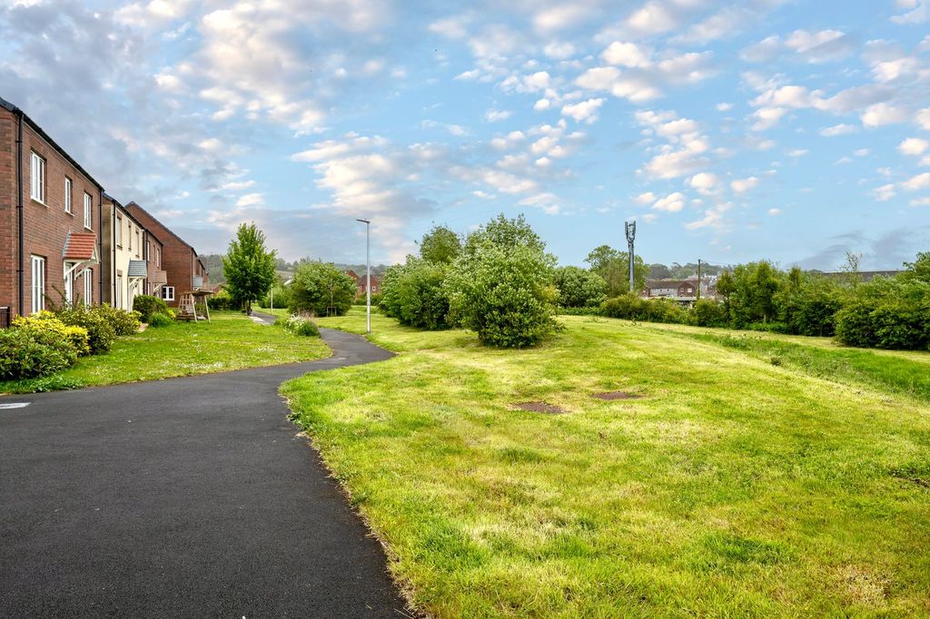 Property photo 2 of 27