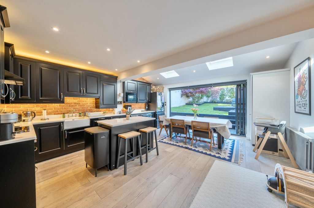 Property photo 2 of 23 1450999-4-69Ea544...