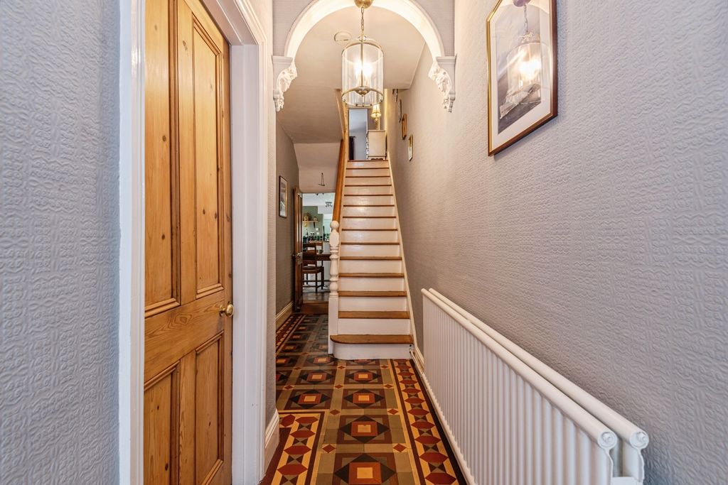 Property photo 3 of 28 Pbox-Img.Jpg