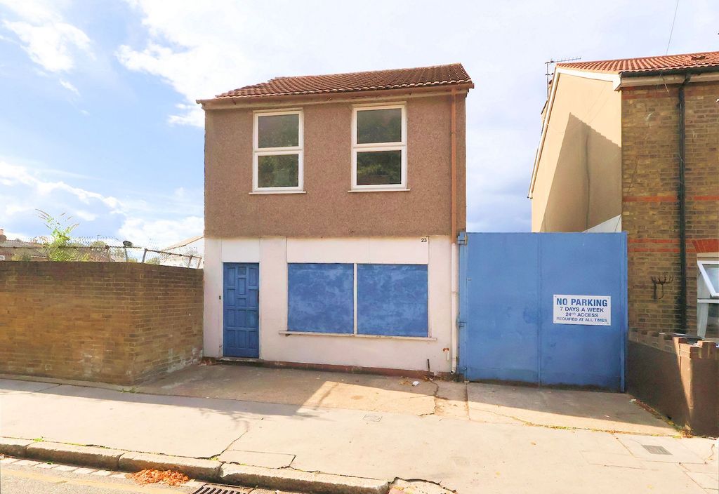 Property photo 1 of 11