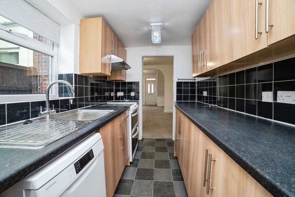 Property photo 3 of 22 Kitchen