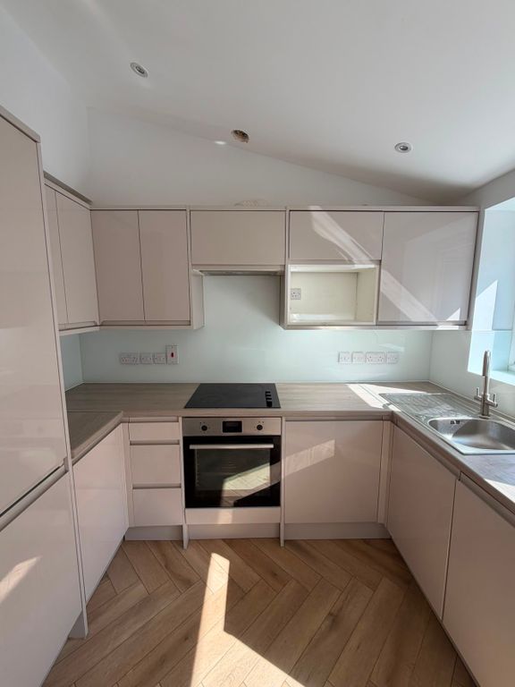 Property photo 1 of 11 Kitchen