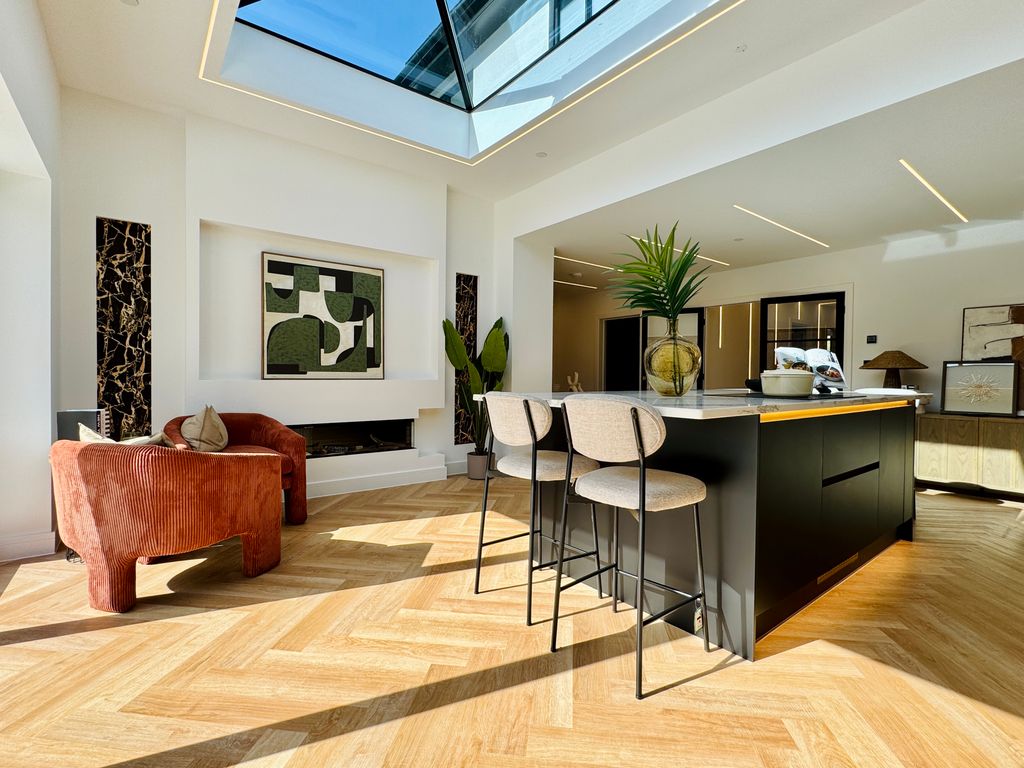 Property photo 2 of 21