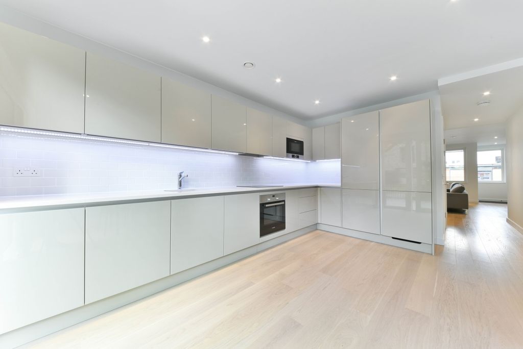 Property photo 2 of 7 Kitchen