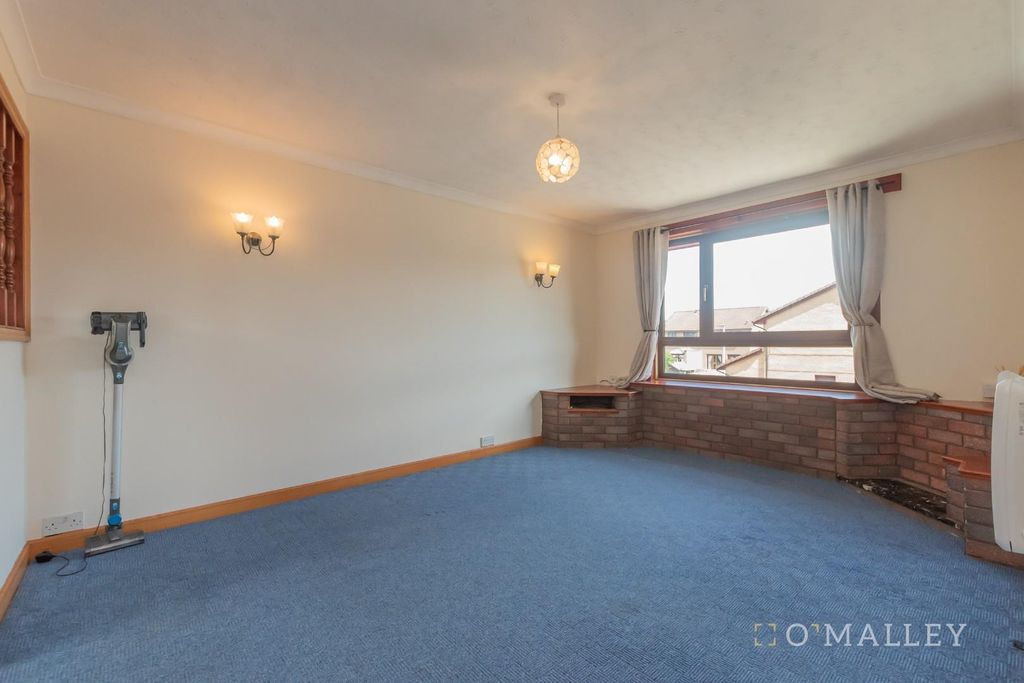 Property photo 2 of 11 Living Room