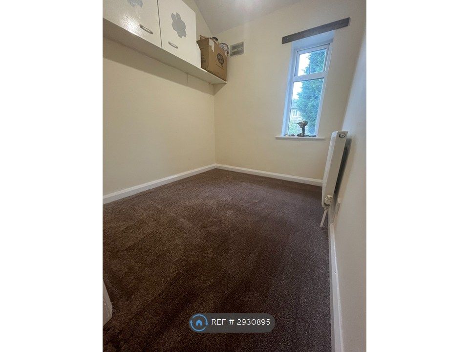 Property photo 3 of 11 Bedroom 3 -Small Room