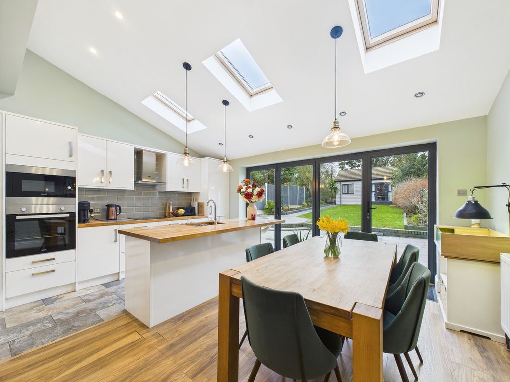 Property photo 2 of 39