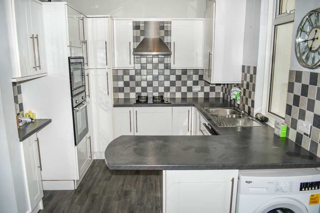 Property photo 3 of 13 Kitchen