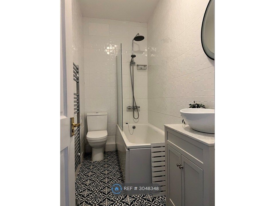 Property photo 2 of 9 Bathroom