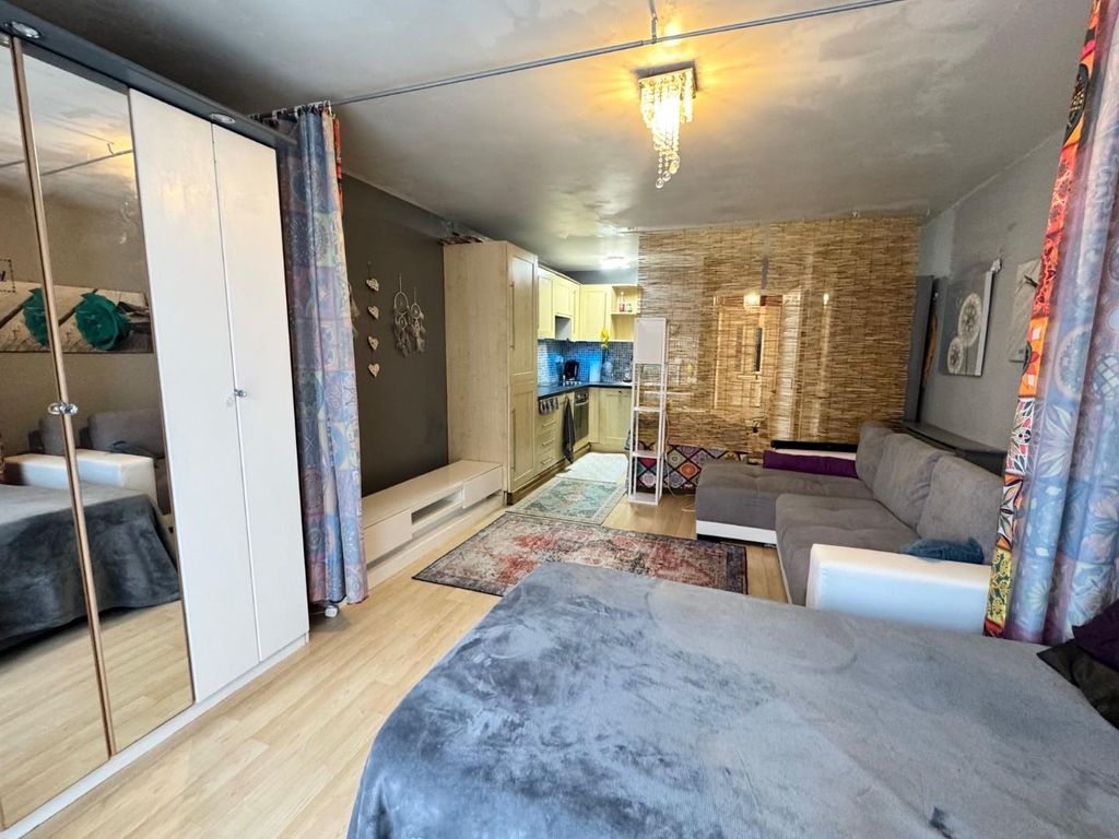 Property photo 3 of 6 Studio 2.Jpg