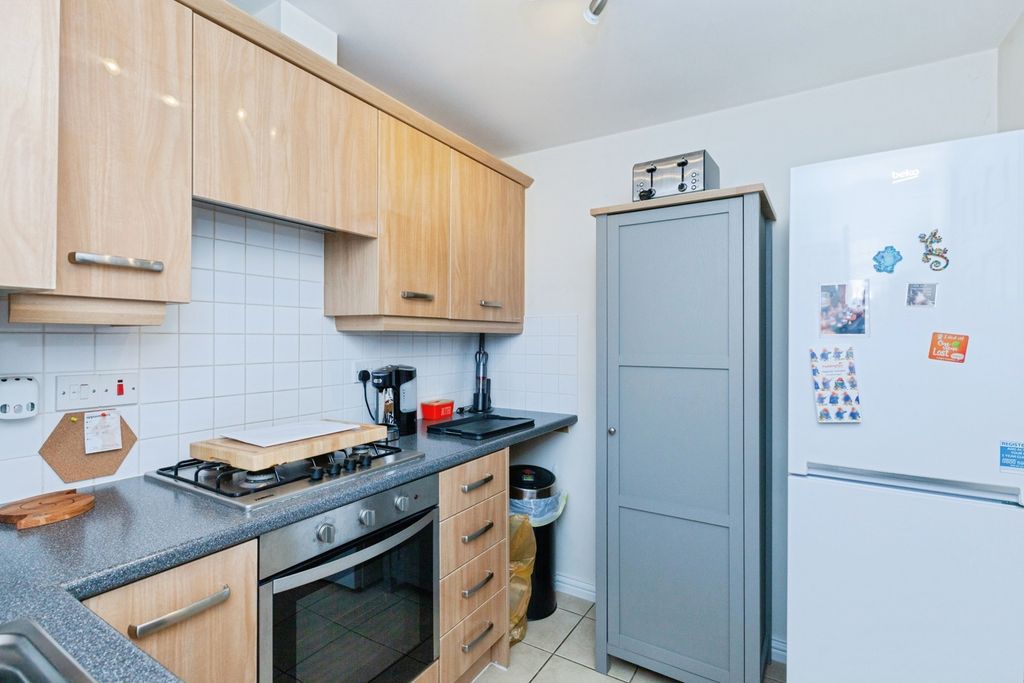 Property photo 3 of 20 Kitchen