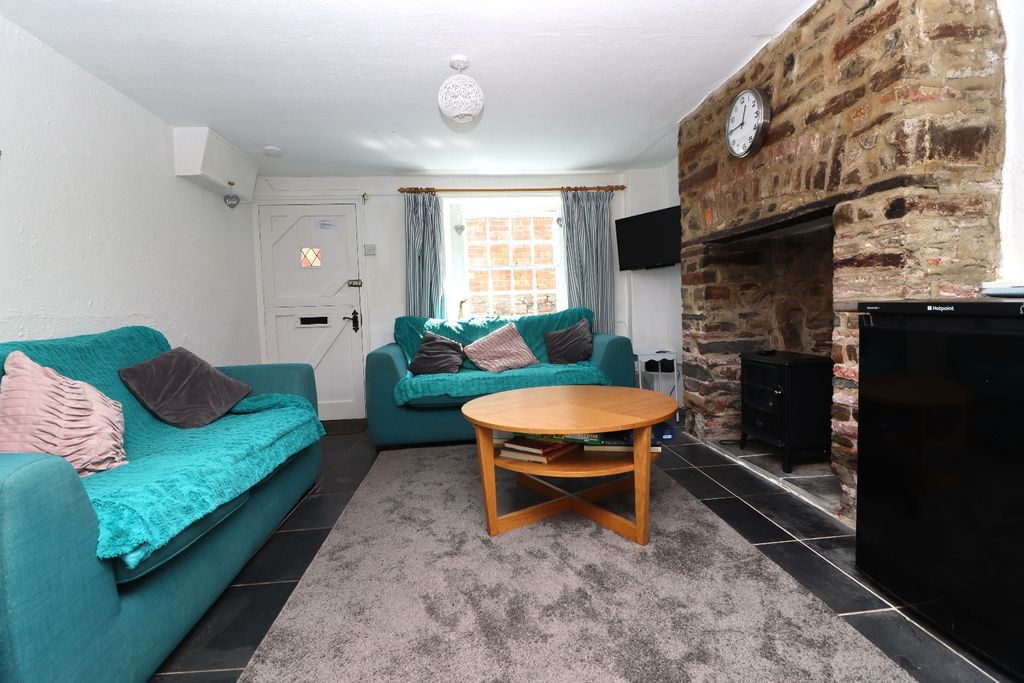 Property photo 2 of 14 Living Room