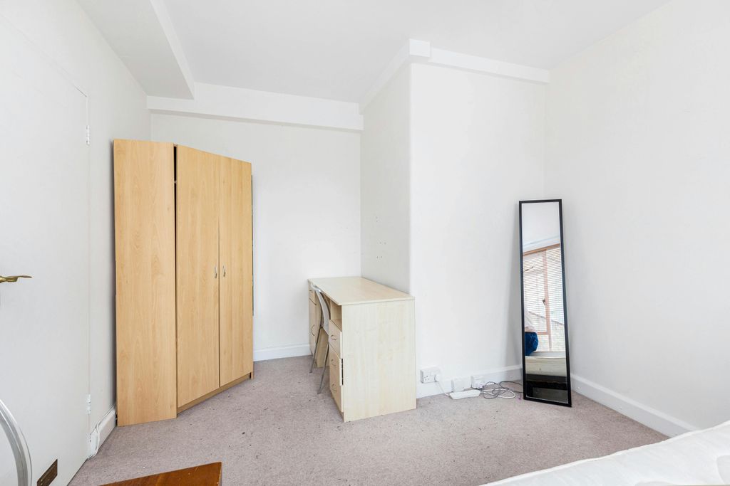 Property photo 2 of 11 Studio