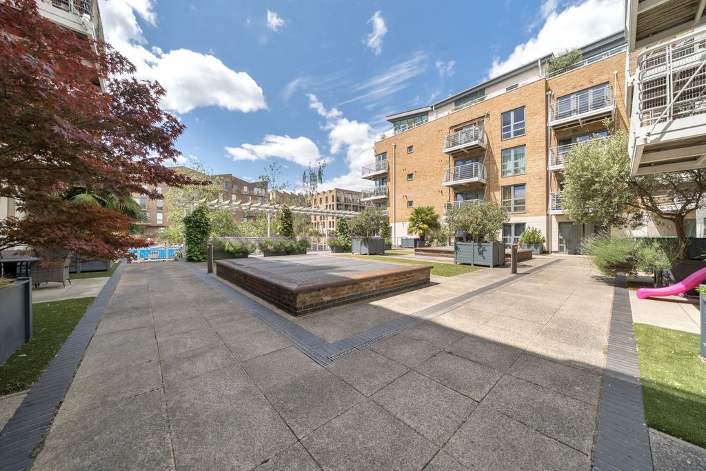 Property photo 2 of 19 1312003-2-68593Fd...