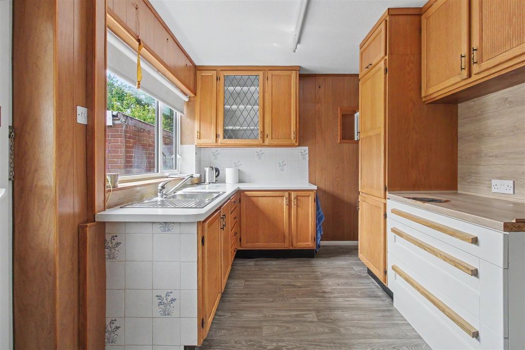 Property photo 3 of 17 Kitchen