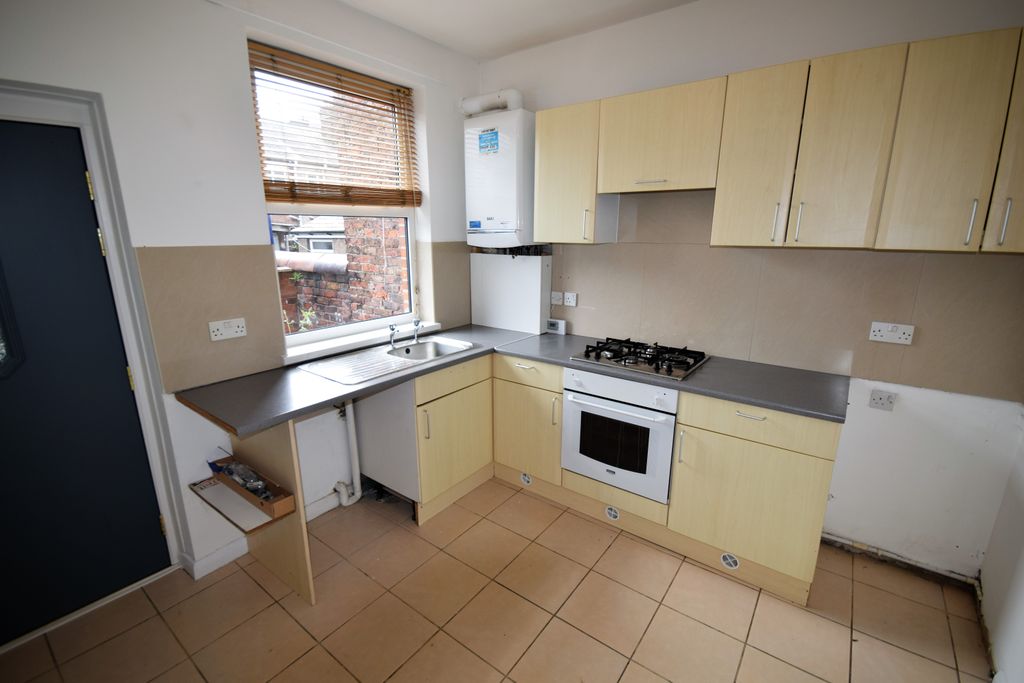 Property photo 3 of 6 Kitchen