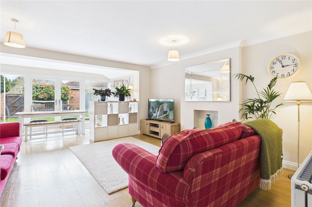 Property photo 2 of 21 Living Room