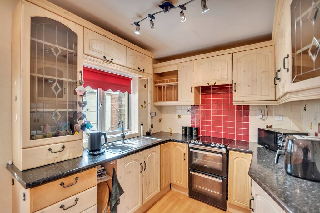 Property photo 2 of 16