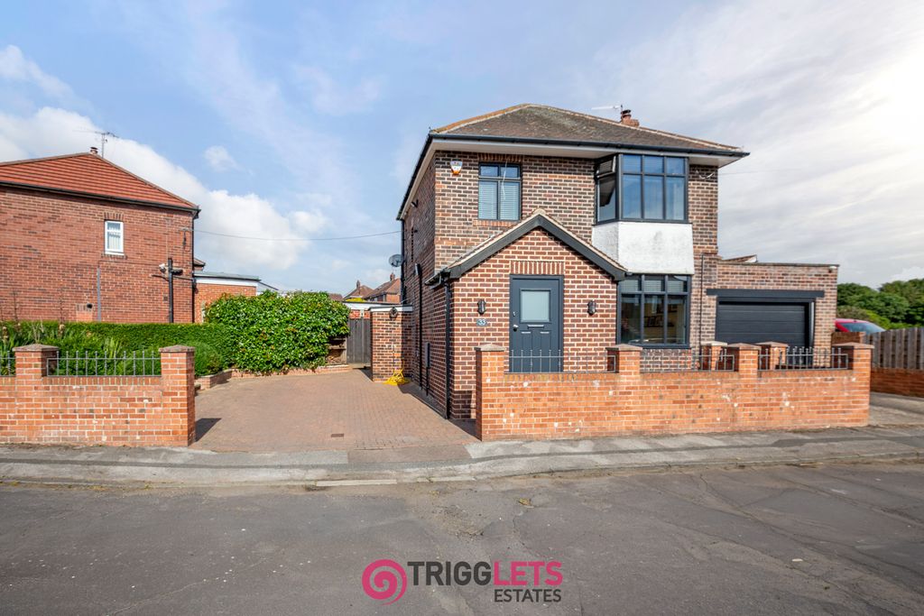 Property photo 2 of 36