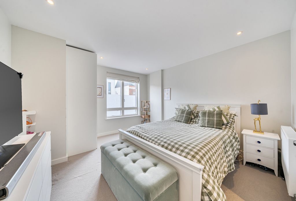 Property photo 3 of 10 1403273-3-69777Fc...