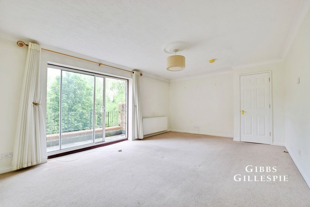 Property photo 3 of 8 Pbox-Img.Jpg