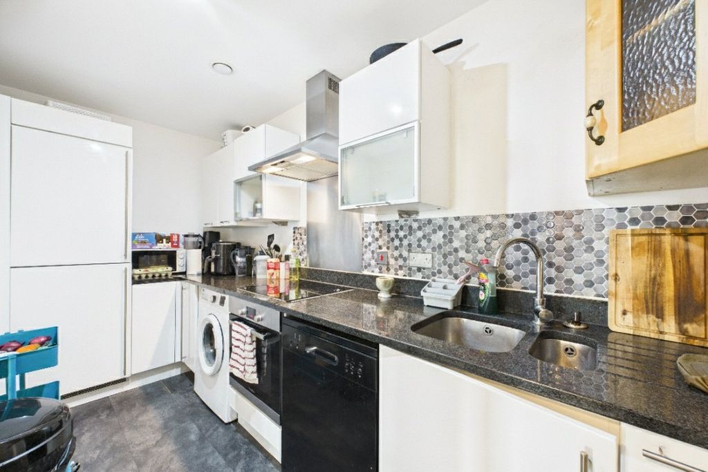 Property photo 2 of 6 Picture No. 25