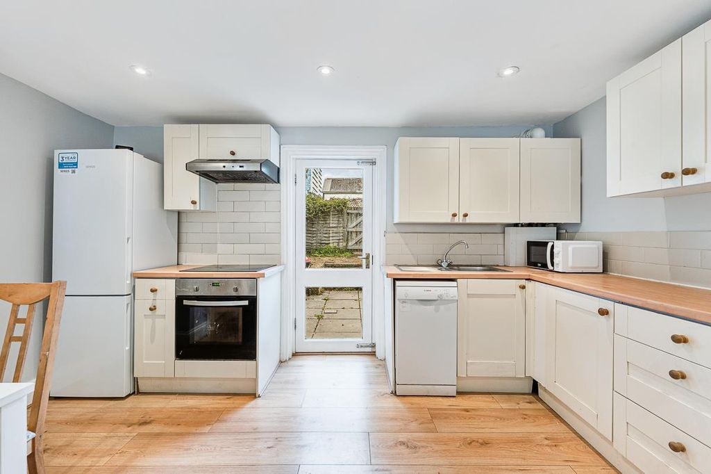Property photo 3 of 7 1 Oxford Road North-7.Jpg