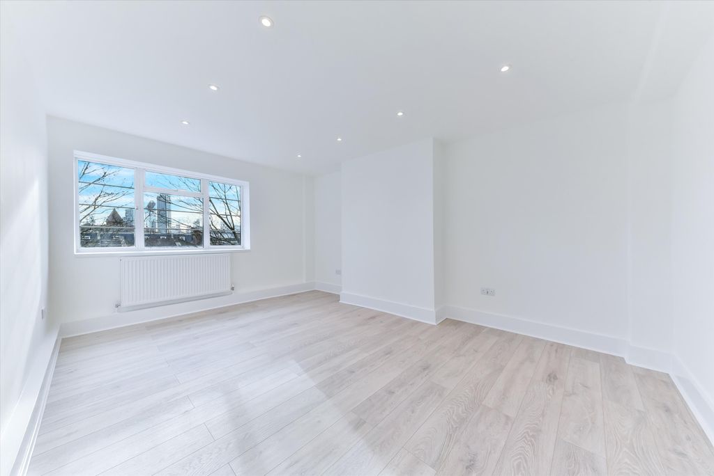 Property photo 2 of 11 Image