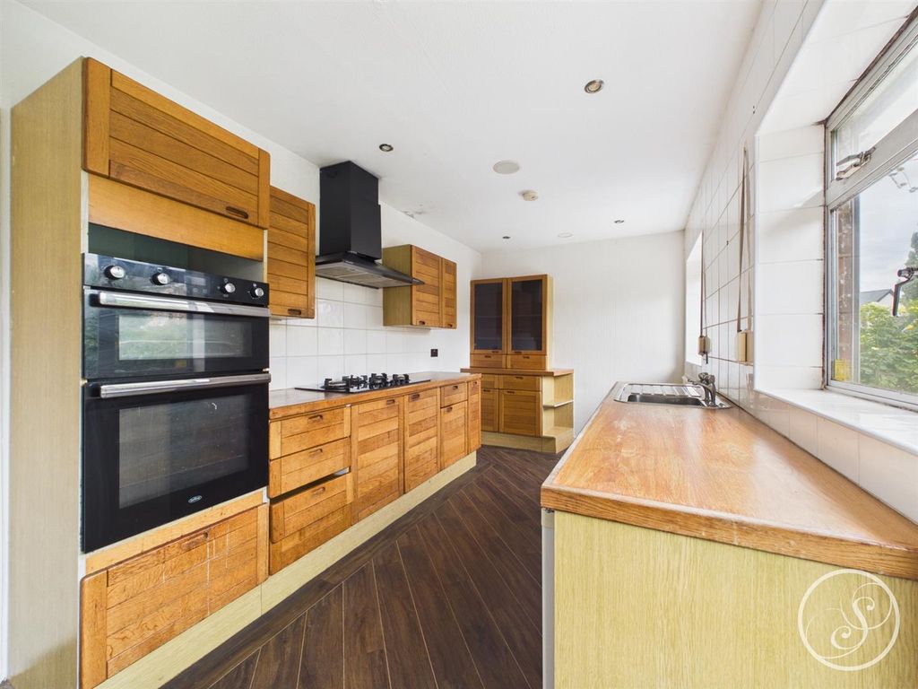 Property photo 3 of 16 Kitchen