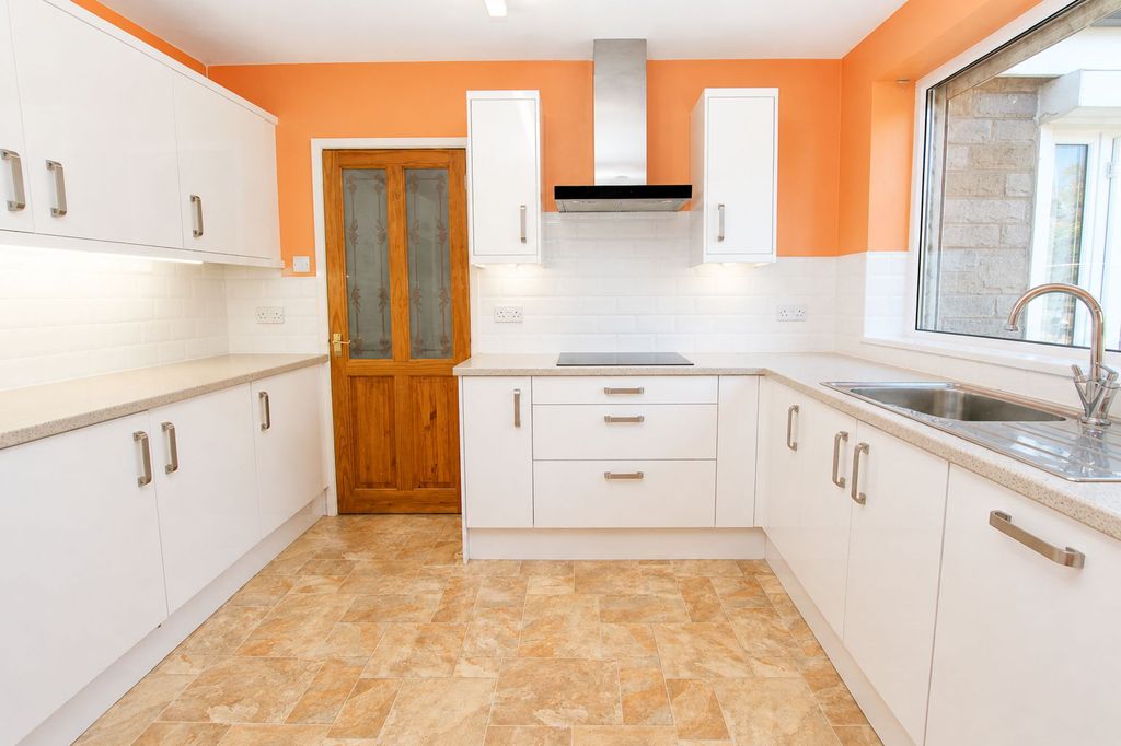 Property photo 2 of 34