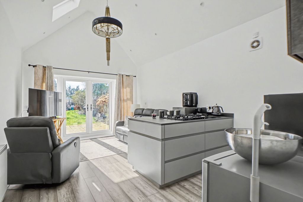 Property photo 1 of 25