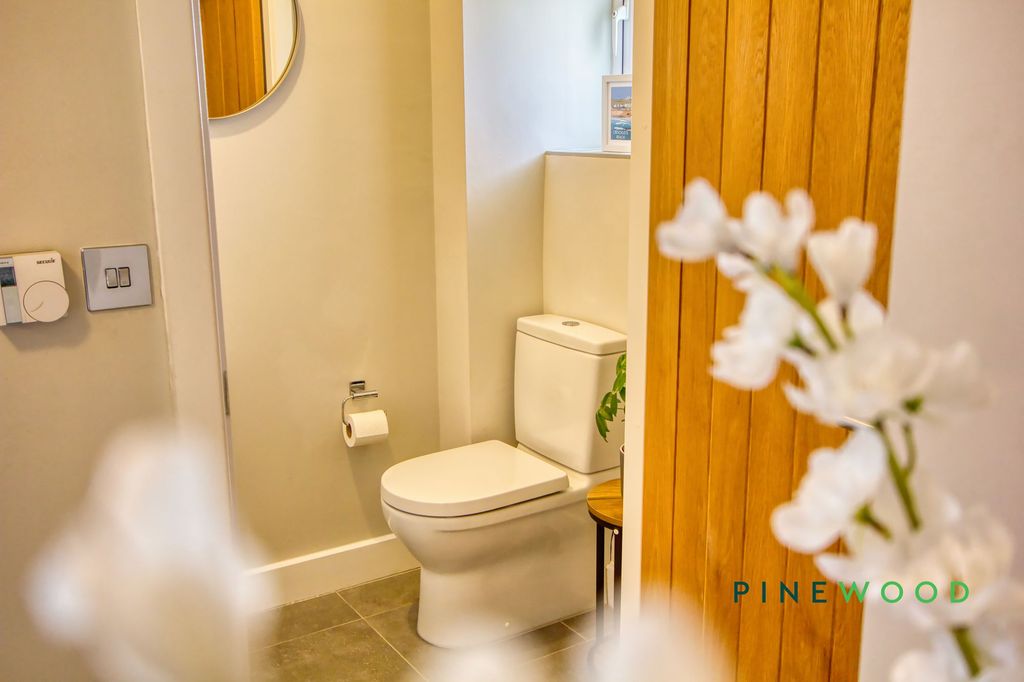 Property photo 3 of 31 WC