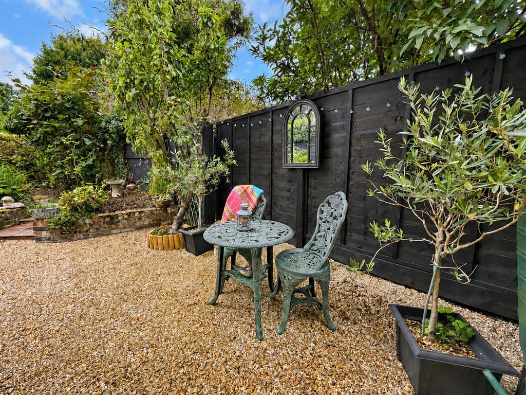 Property photo 2 of 23 Garden