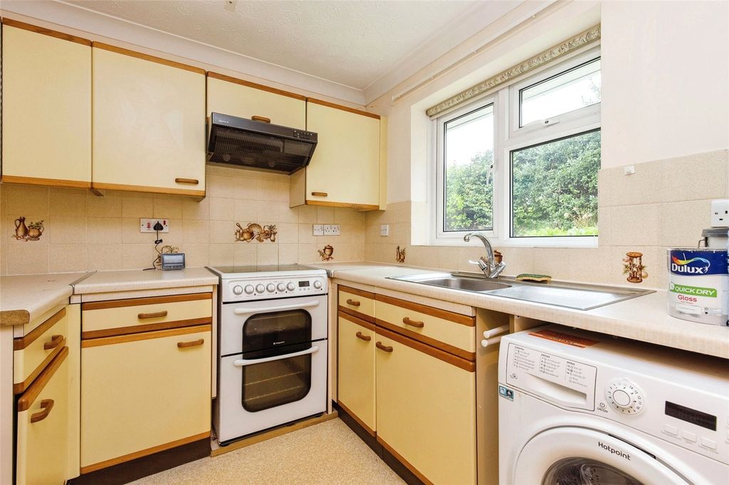 Property photo 3 of 12 Kitchen