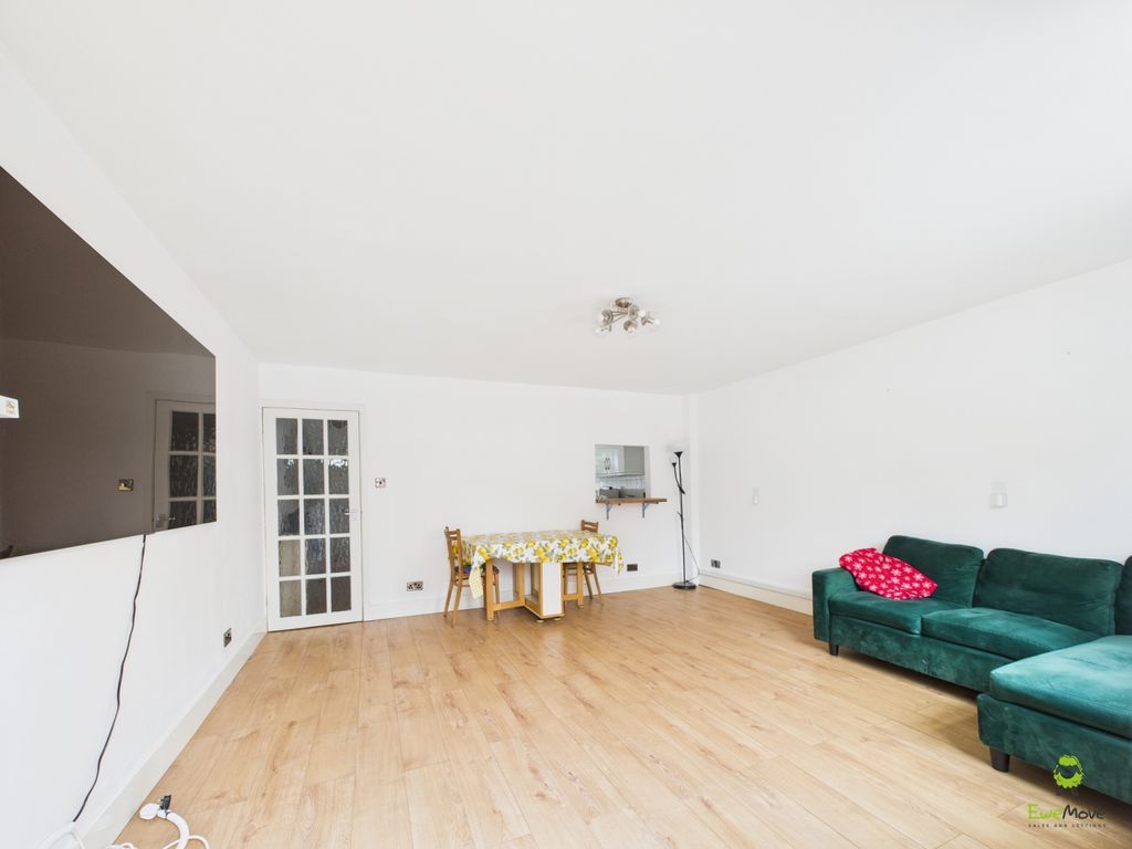 Property photo 2 of 12 Cam03779G0-Pr0300-Still008