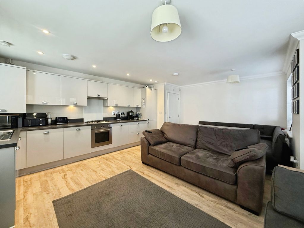 Property photo 3 of 10 Pbox-Img.Jpeg