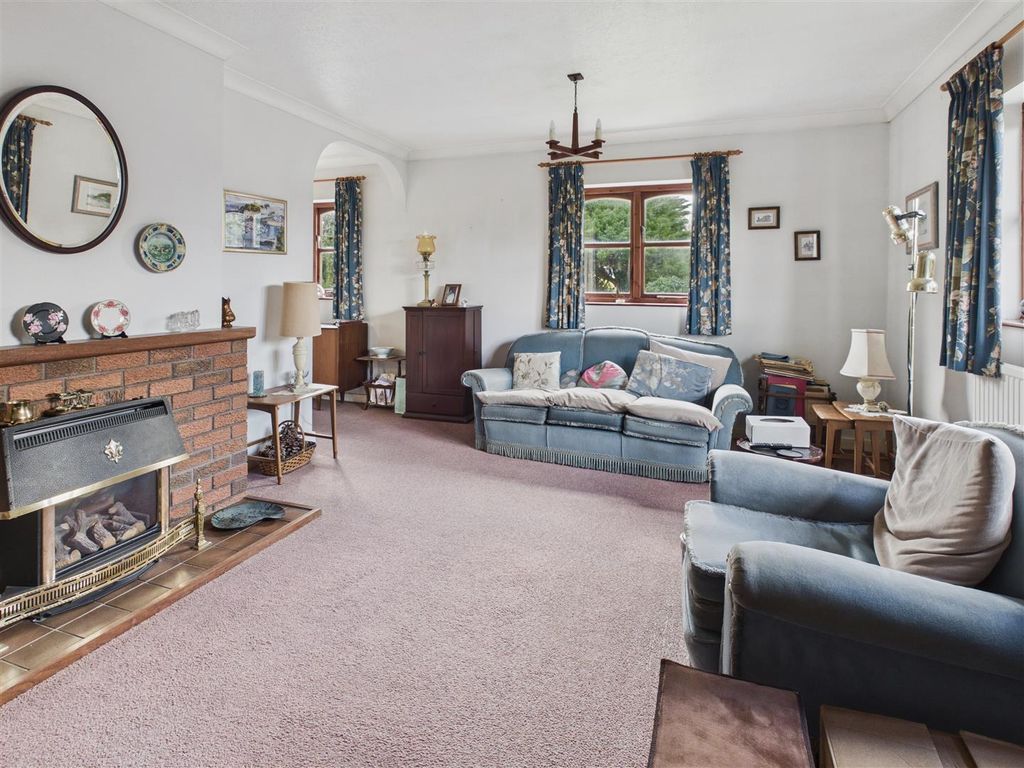 Property photo 3 of 26 Lounge/Diner