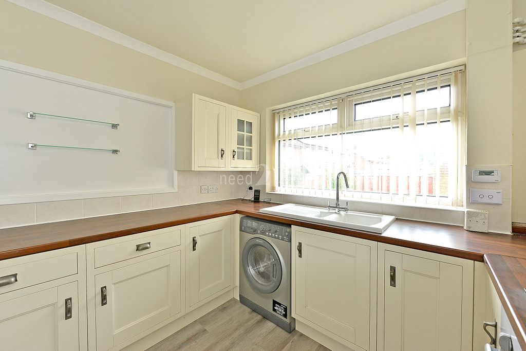 Property photo 3 of 20 Kitchen