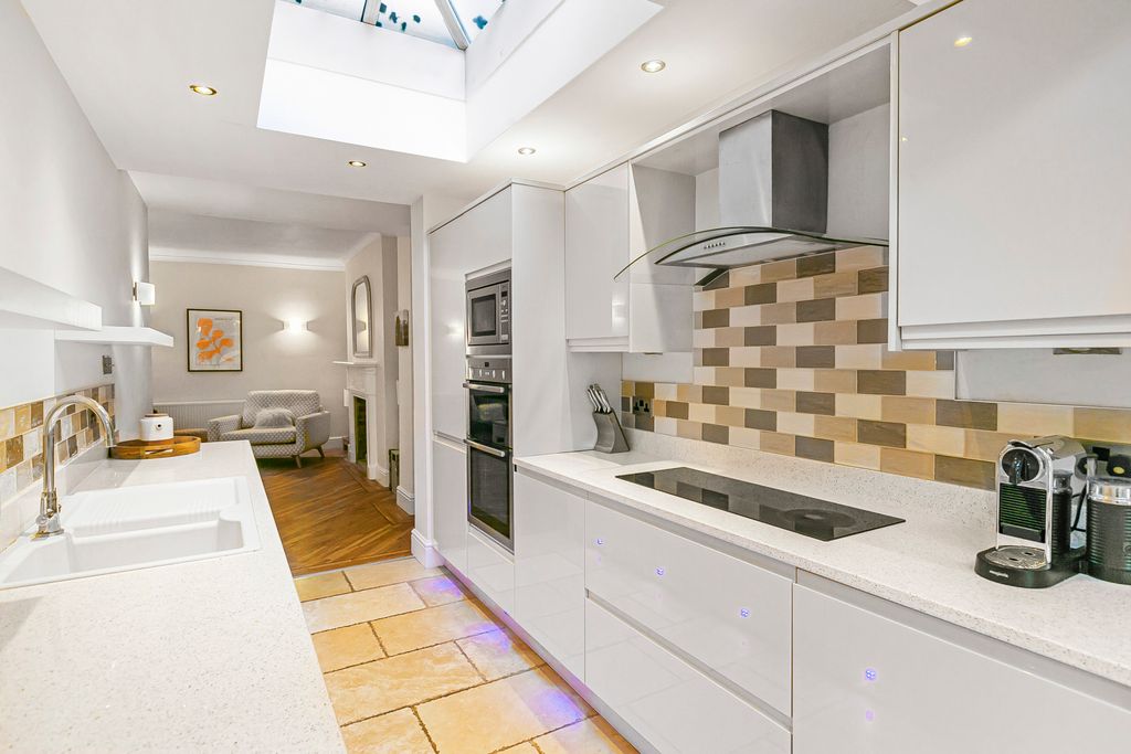 Property photo 2 of 10 Kitchen